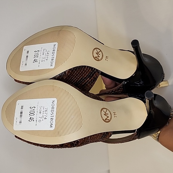 Michael Kors Sandal - Picture 5 of 10